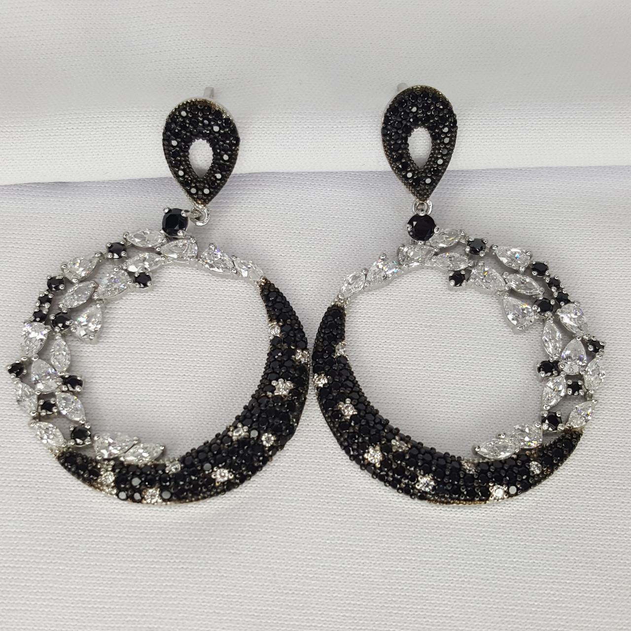 Серебряные висячие серьги 925 пробы с черными и белыми фианитами, 925, 34 950 тг