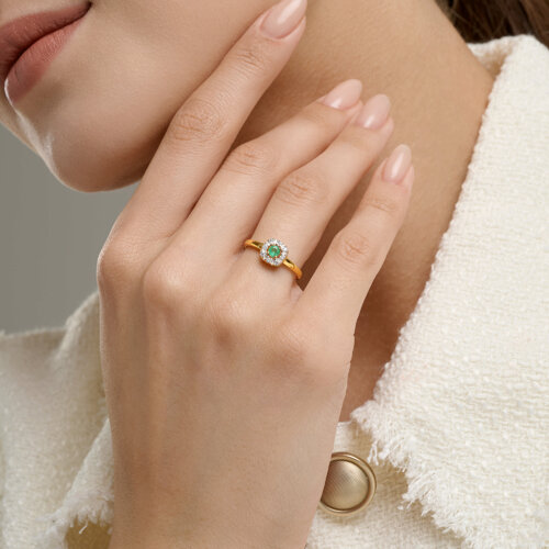 Кольцо из золочёного серебра с изумрудом и фианитами из серебро — вид 4