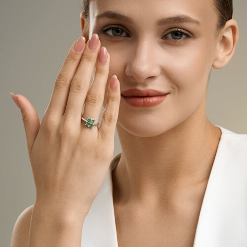 Кольцо из серебра с изумрудами и фианитами из серебро — вид 5