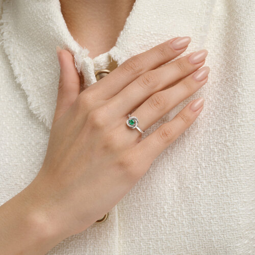 Кольцо из серебра с изумрудом и фианитами из серебро — вид 4