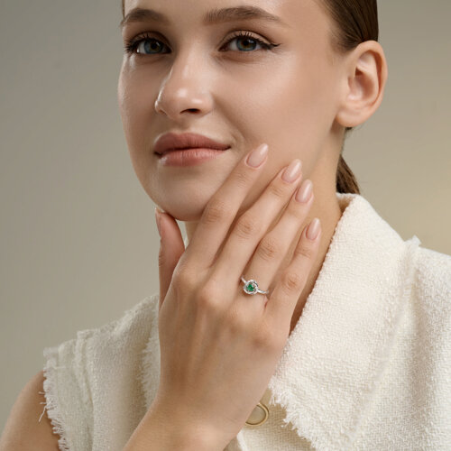 Кольцо из серебра с изумрудом и фианитами из серебро — вид 5