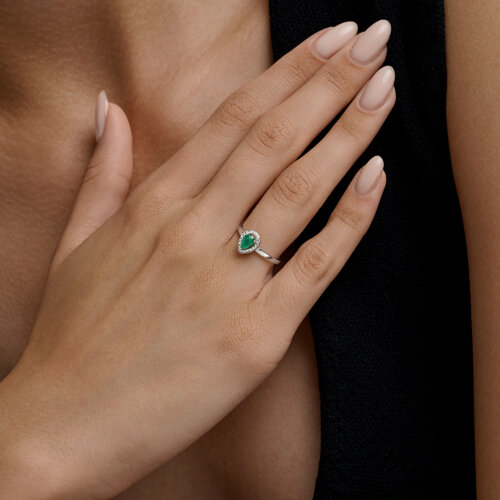 Кольцо из серебра с изумрудом и фианитами из серебро — вид 4