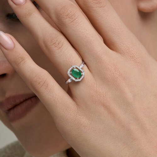 Кольцо из серебра с изумрудом и фианитами из родированное серебро — вид 2