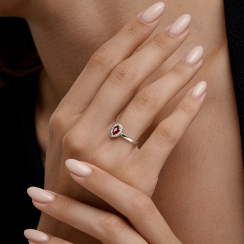 Кольцо из серебра с рубином и фианитами из родированное серебро — вид 2