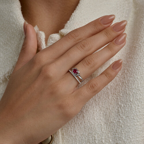 Кольцо из серебра с рубином и фианитами из серебро — вид 2