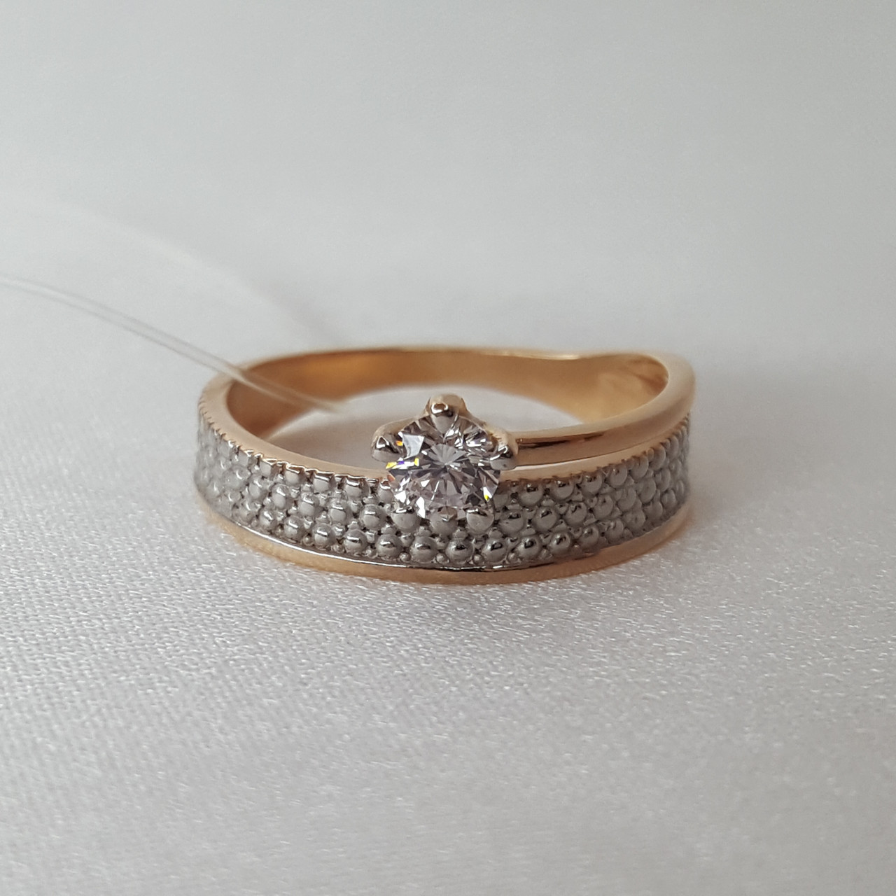 Серебряное кольцо 925 пробы с позолотой и дорожками фианитов, 925, 7 750 тг