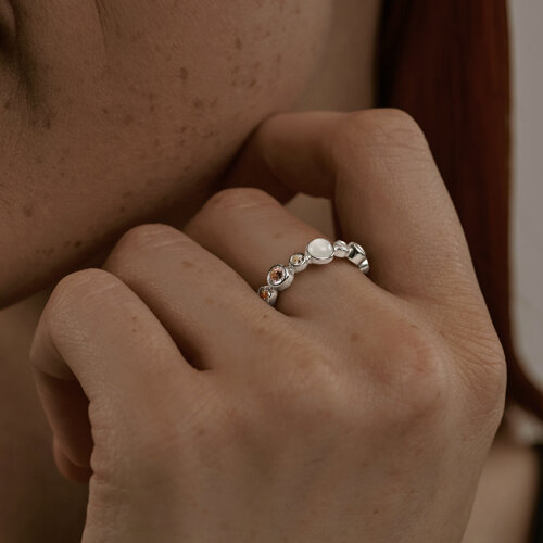 Кольцо из серебра с лунным камнем и фианитами из родированное серебро — вид 2