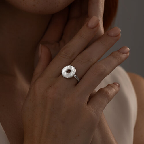 Кольцо из серебра с перламутром из серебро — вид 4