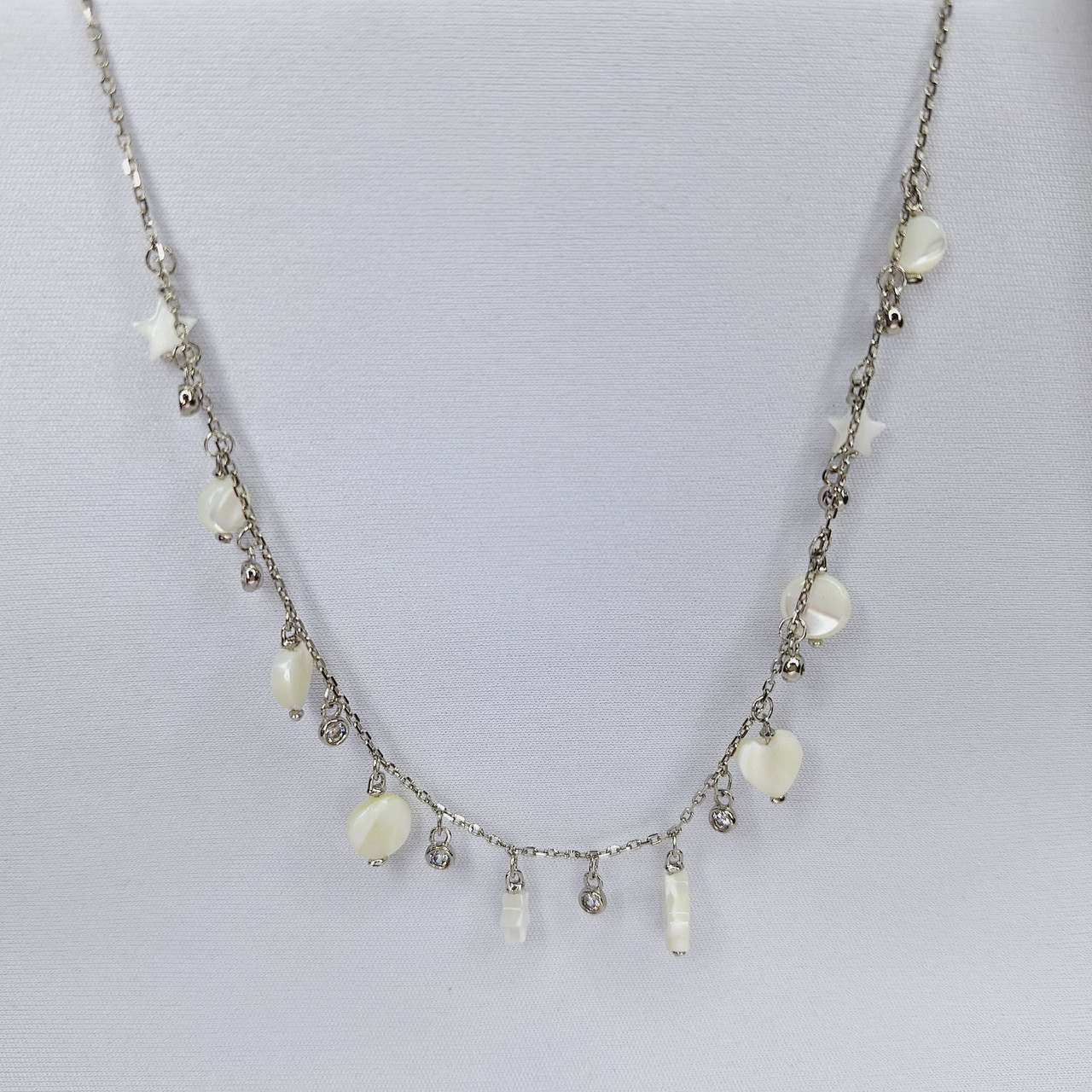 Колье из серебра с перламутром и фианитами - видео на модели