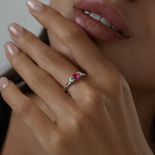 Кольцо из серебра с корундом рубиновым (синт.) и фианитами из серебро — вид 4