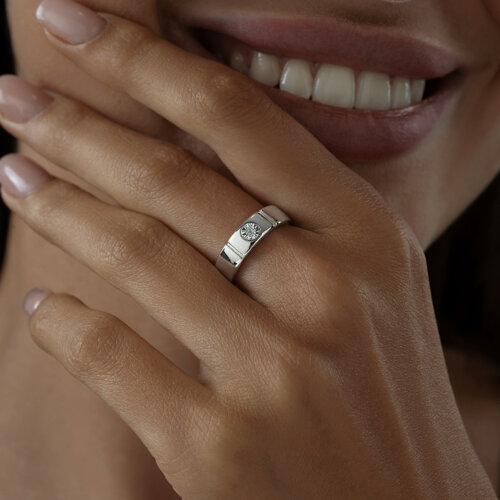 Кольцо из серебра с бриллиантом из серебро — вид 2