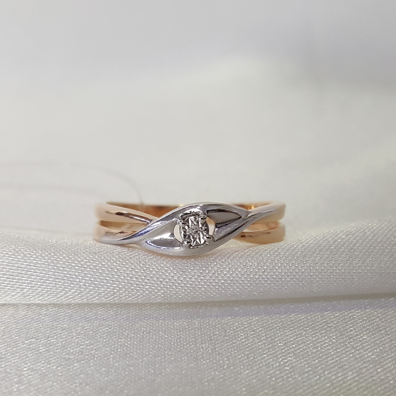 Кольцо из золочёного серебра с бриллиантом - видео на модели