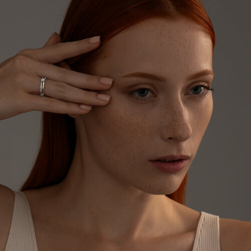 Кольцо из серебра с бриллиантом и фианитами из серебро — вид 5