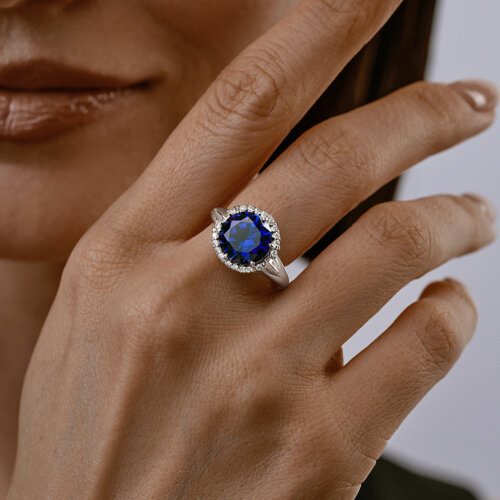 Кольцо из серебра с корундом сапфировым (синт.) и фианитами из серебро — вид 2