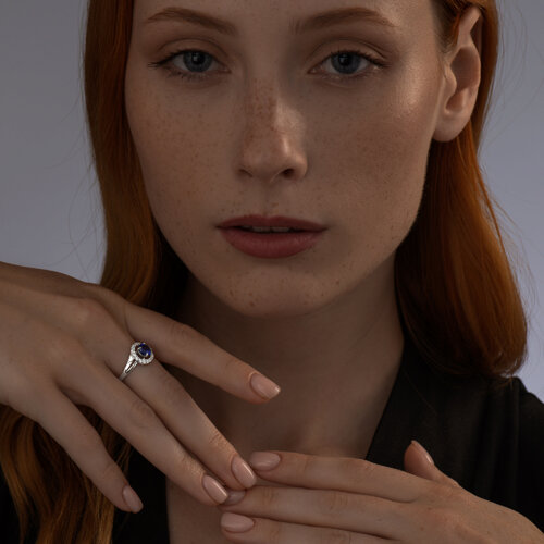 Кольцо из серебра с синим корунд (синт.) и фианитами из серебро — вид 3