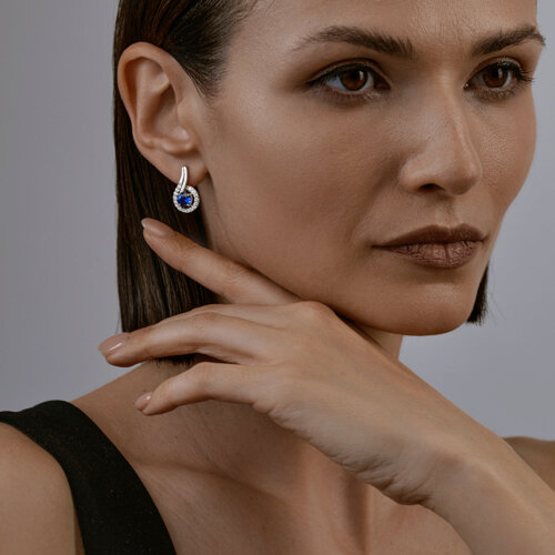 Серьги из серебра с синими корунд (синт.) и фианитами из серебро — вид 2