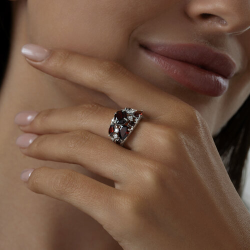 Кольцо из серебра с гранатами и фианитами из серебро — вид 4