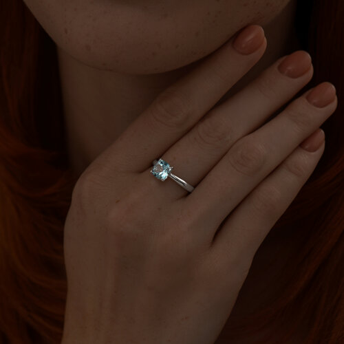 Кольцо из серебра с голубым топазом из серебро — вид 4