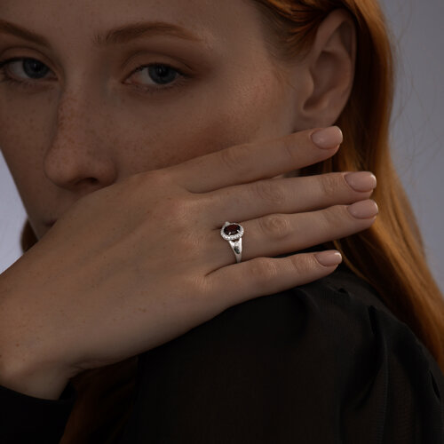 Кольцо из серебра с гранатом и фианитами из серебро — вид 3