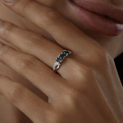 Кольцо из серебра с лондон топазами и фианитами из серебро — вид 4