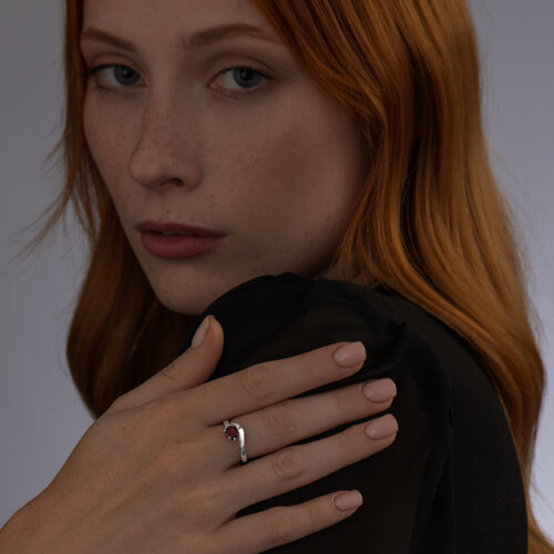 Кольцо из серебра с гранатом из серебро — вид 4