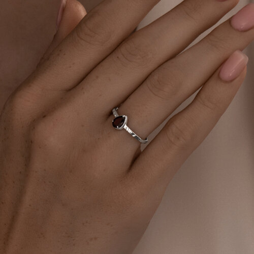 Кольцо из серебра с гранатом из серебро — вид 3