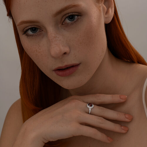 Кольцо из серебра с гранатом и фианитами из серебро — вид 5