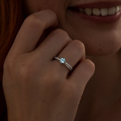 Кольцо из серебра с топазом и фианитами из серебро — вид 3