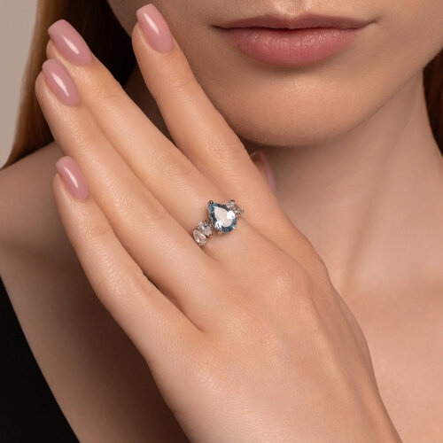 Кольцо из серебра с топазом и фианитами из серебро — вид 4