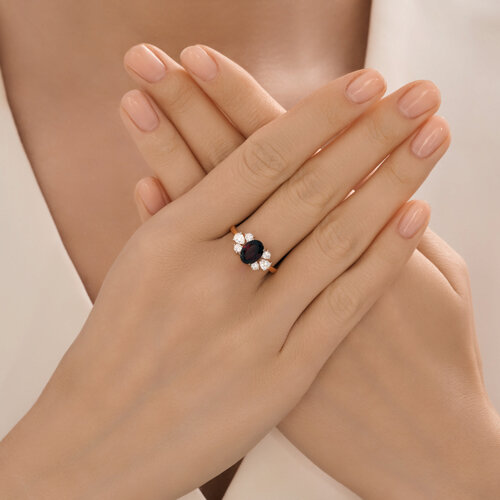 Кольцо из золочёного серебра с гранатом и фианитами из серебро — вид 4