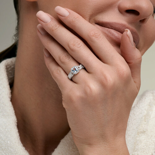 Кольцо из серебра с топазом и фианитами из серебро — вид 2