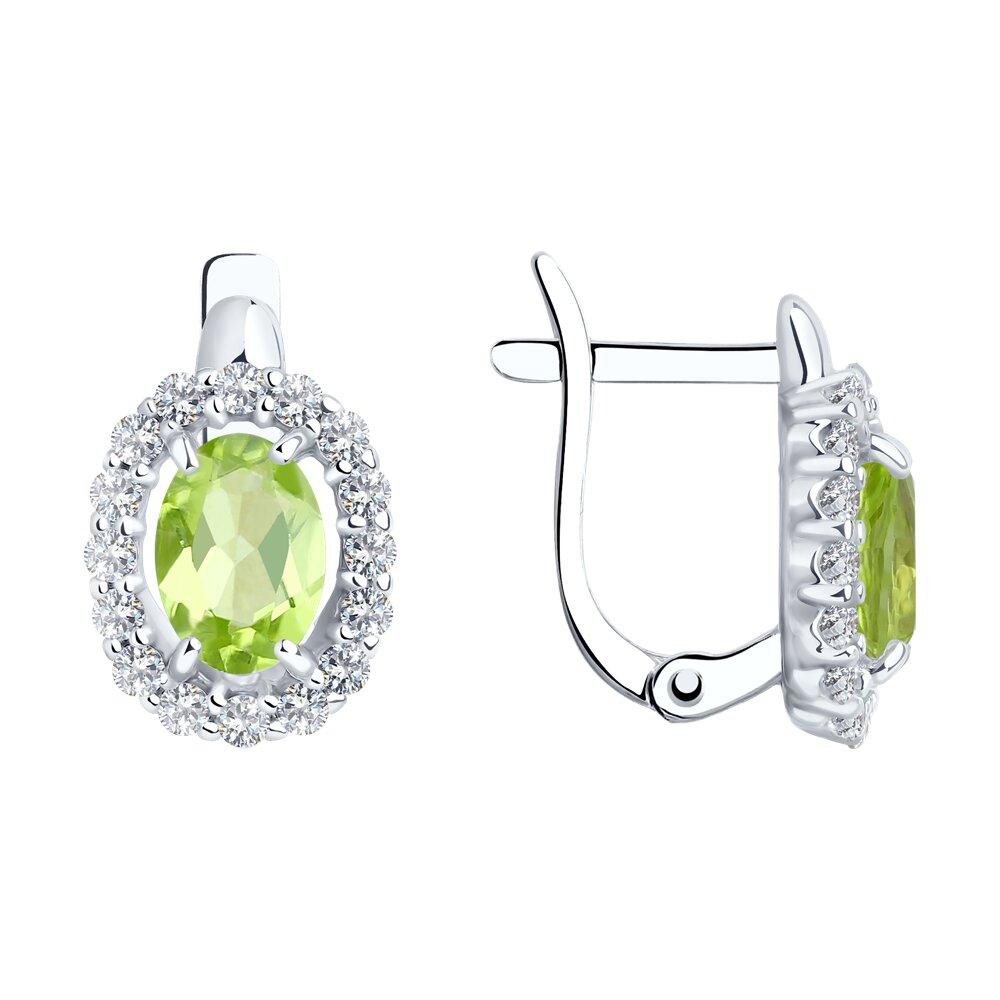 Серьги из серебра с фианитами и хризолитами - видео на модели