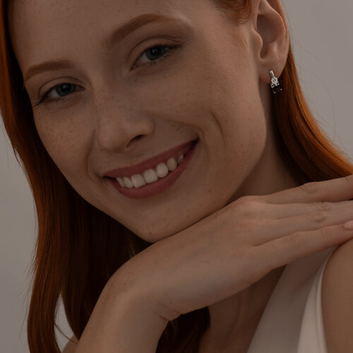 Серьги из серебра с гранатами и фианитами из серебро — вид 4