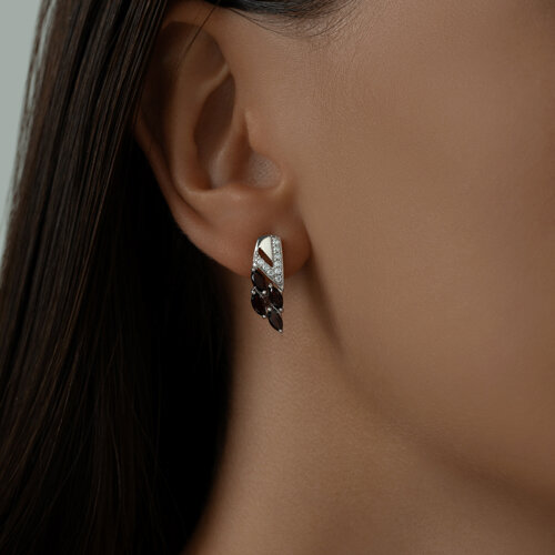 Серьги из серебра с гранатами и фианитами из серебро — вид 2