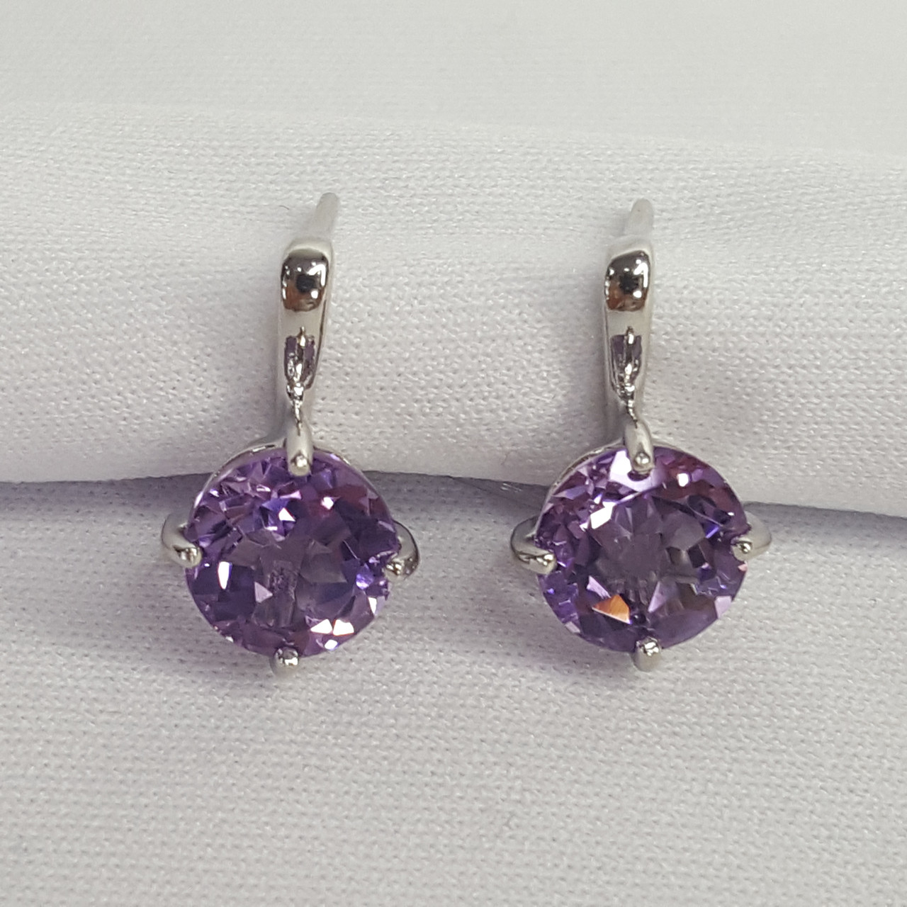 Серьги из серебра с аметистами - видео на модели