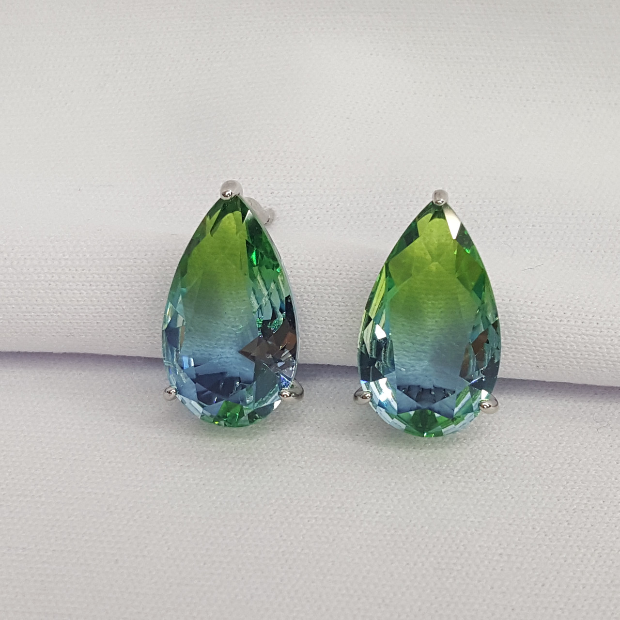 Серьги из серебра с ситаллами - видео на модели