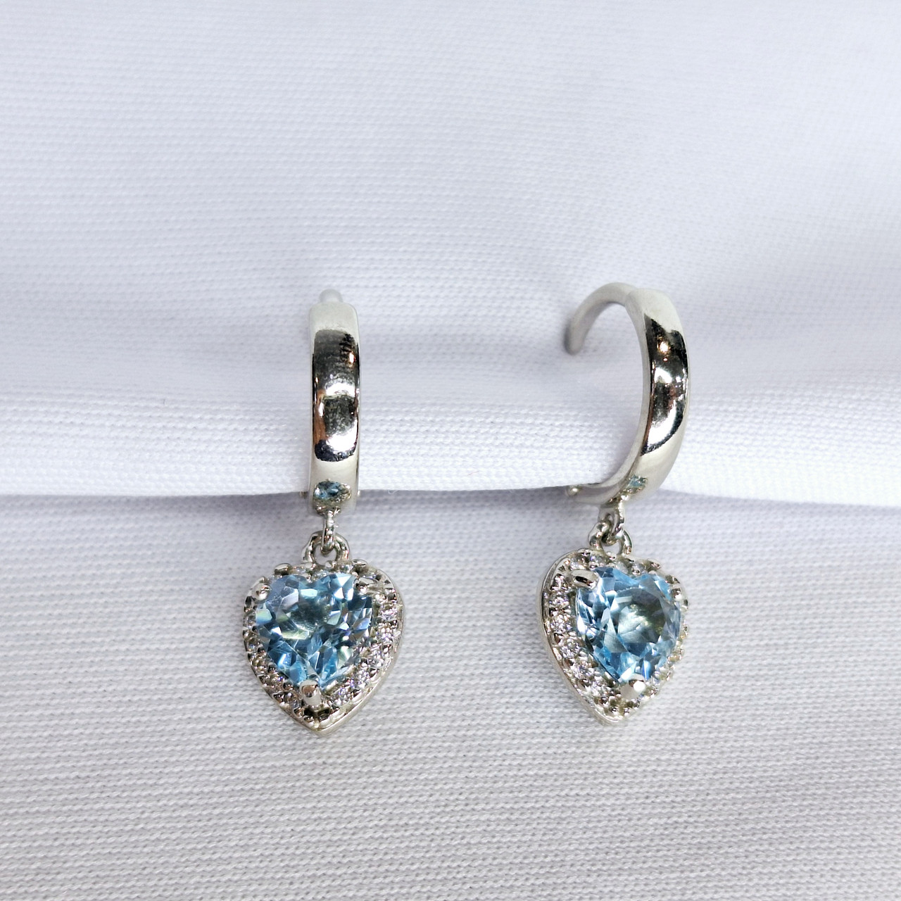 Серьги из серебра с топазами и фианитами - видео на модели