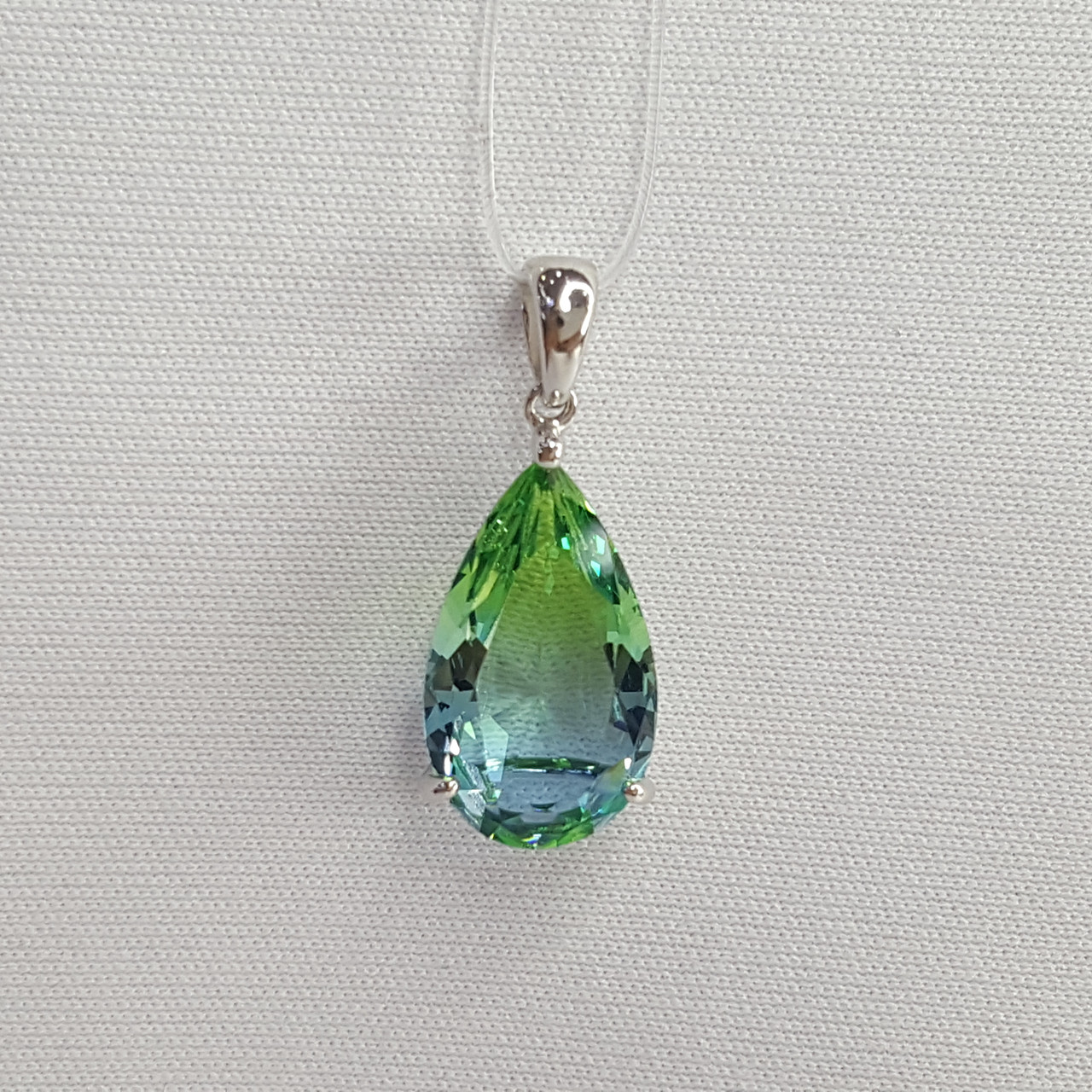 Подвеска из серебра с ситаллом - видео на модели