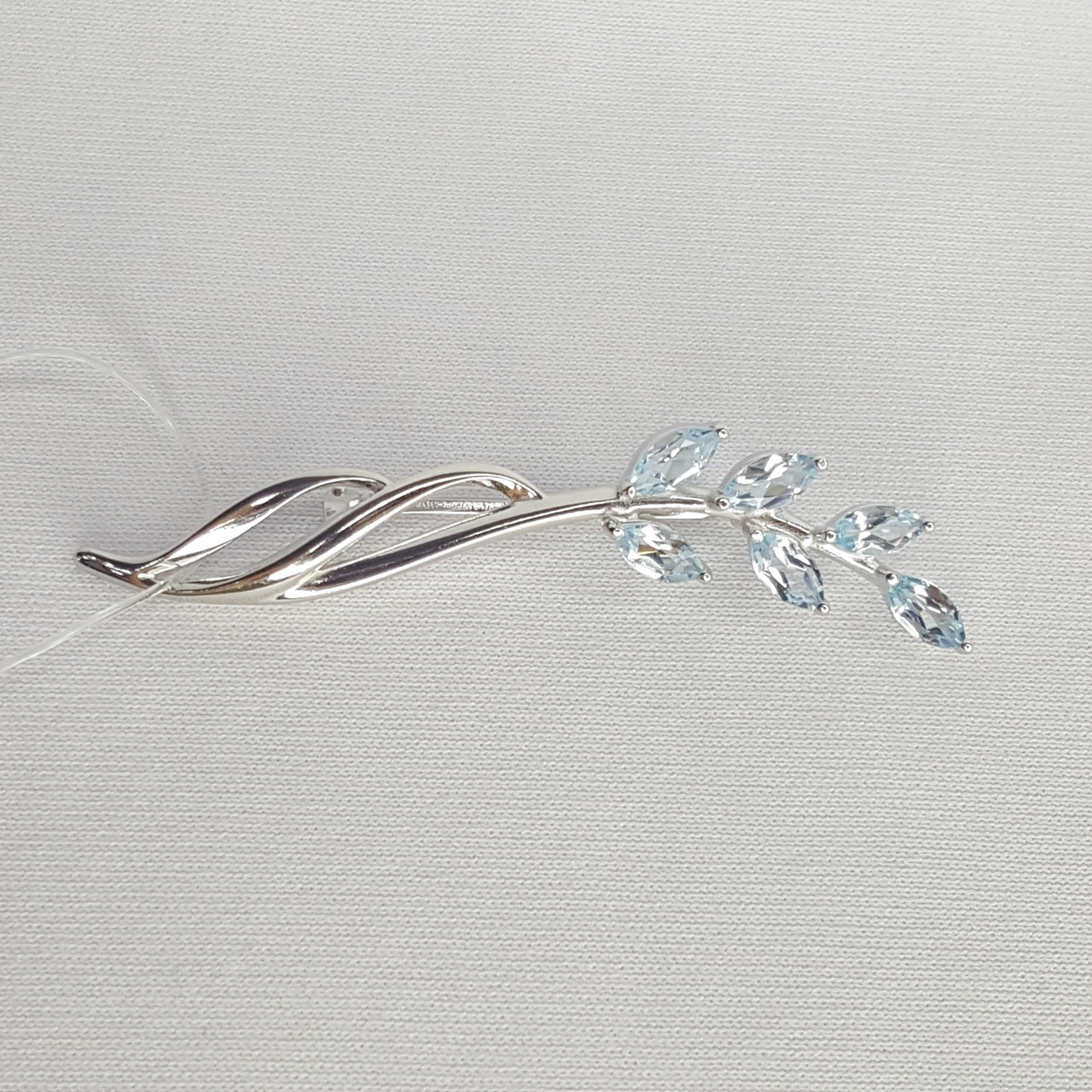 Брошь из серебра с голубыми топазами - фото 1