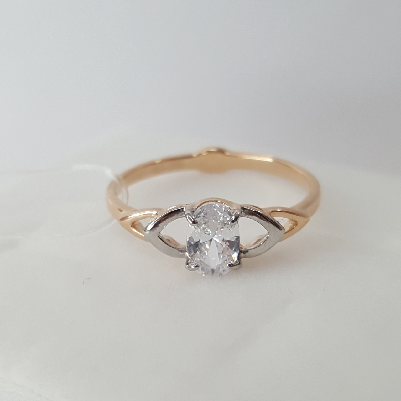 Кольцо из золочёного серебра с фианитом - видео на модели