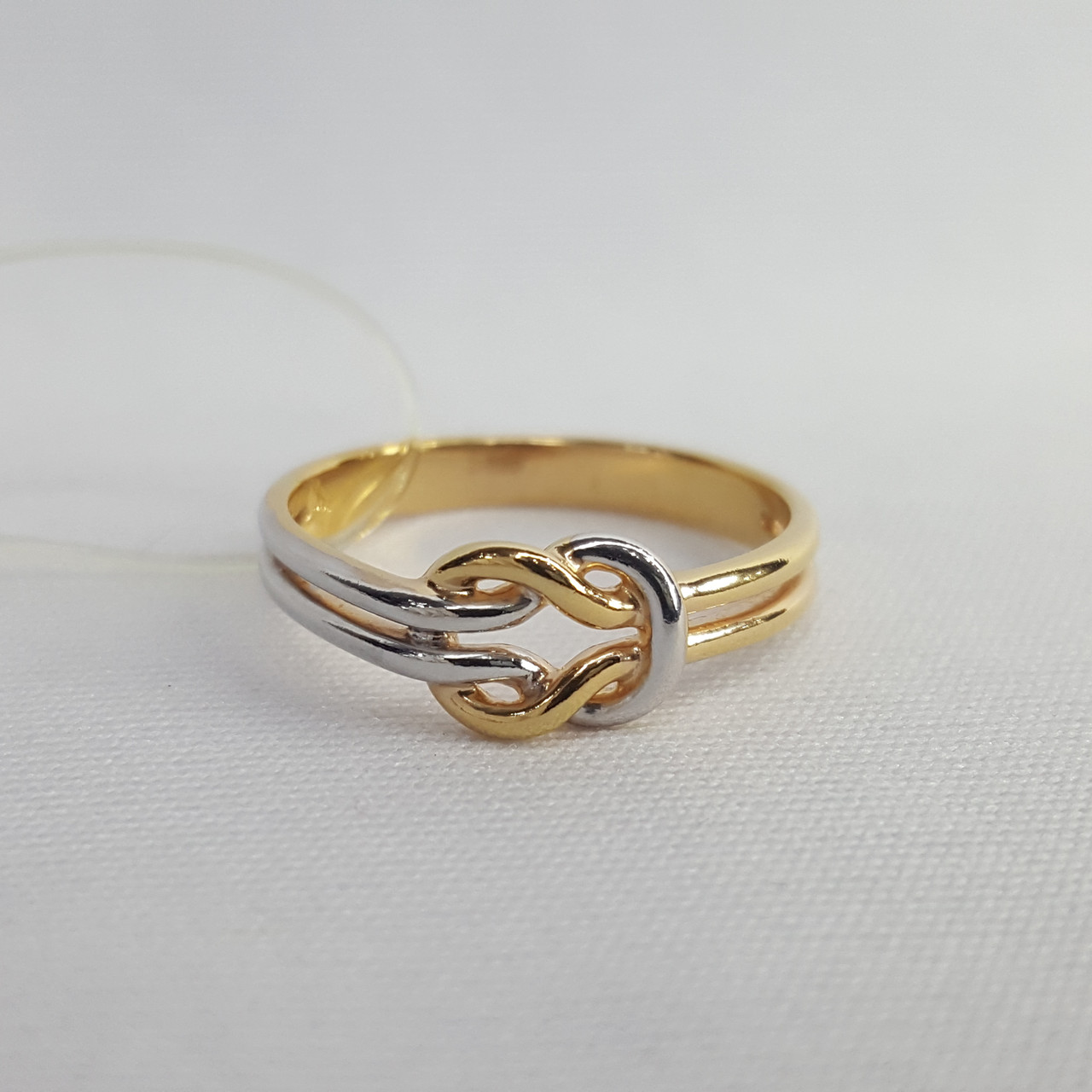 Кольцо из золочёного серебра - видео на модели