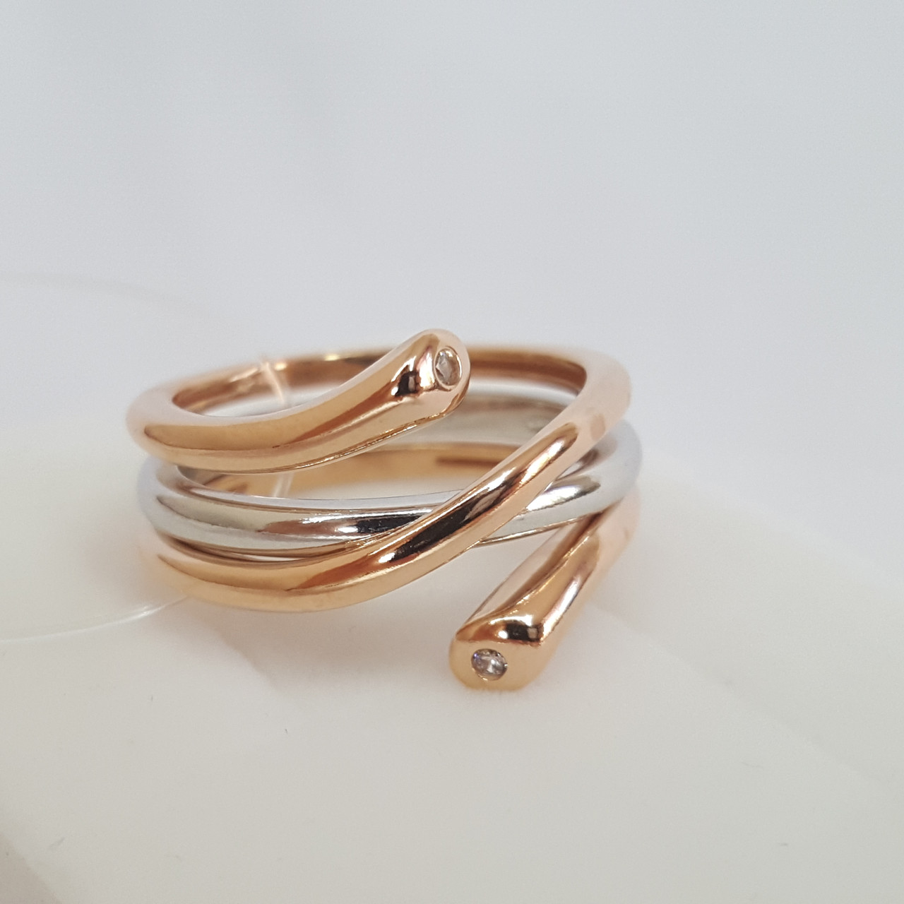 Кольцо из золочёного серебра с фианитами - видео на модели