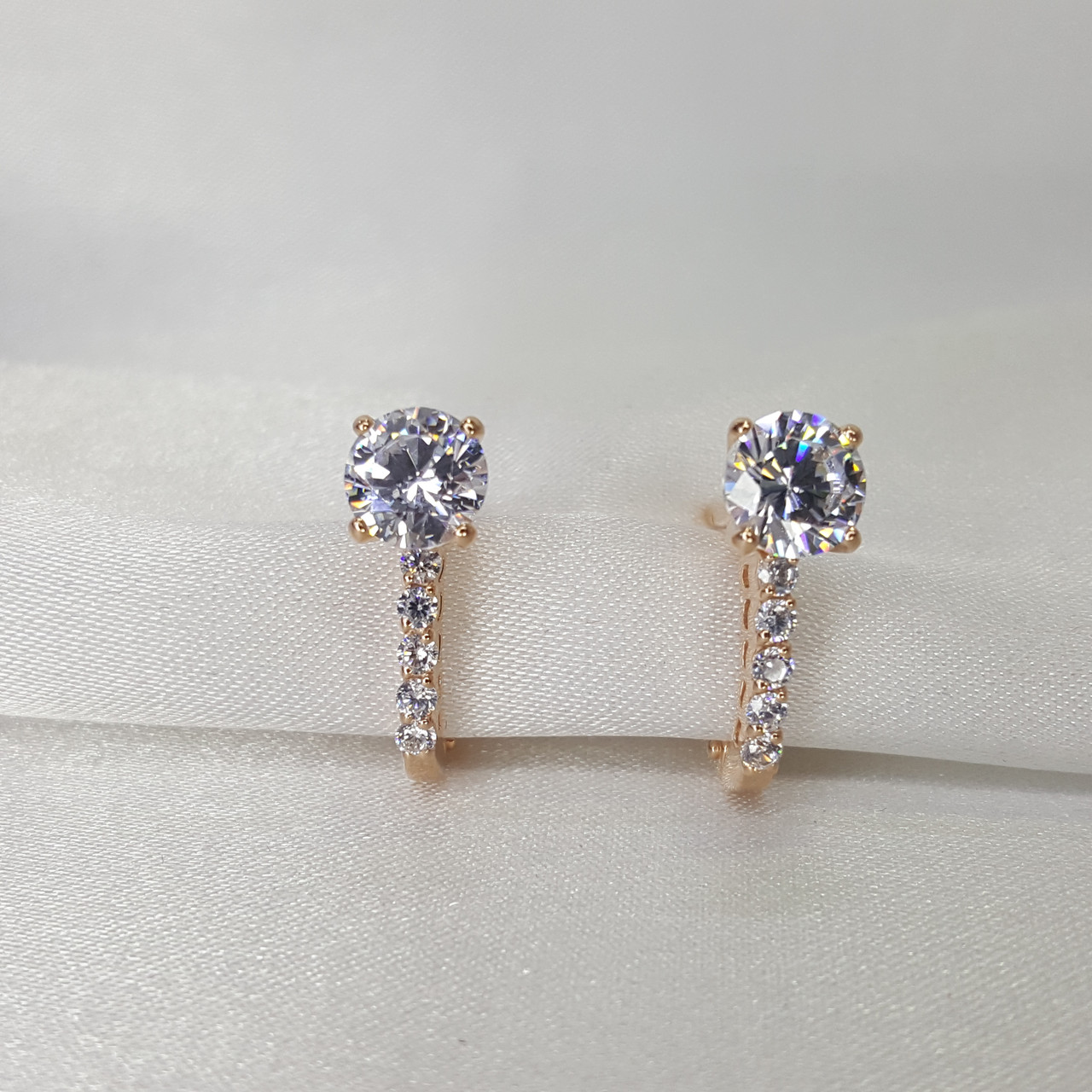 Серьги из золочёного серебра с фианитами - видео на модели