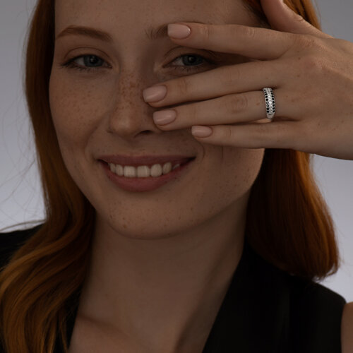 Кольцо из серебра с фианитами из серебро — вид 4