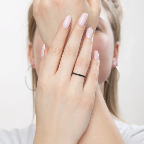 Серебряное кольцо с чёрными фианитами из серебро — вид 6