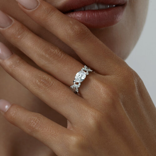 Кольцо из серебра с фианитами из серебро — вид 3