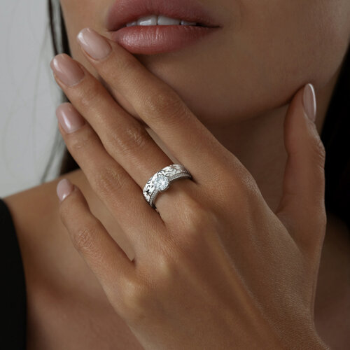 Серебряное кольцо с фианитами и белой эмалью из серебро — вид 4