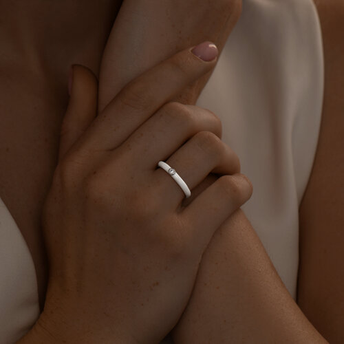 Белое кольцо из серебра с эмалью и фианитом из серебро — вид 3