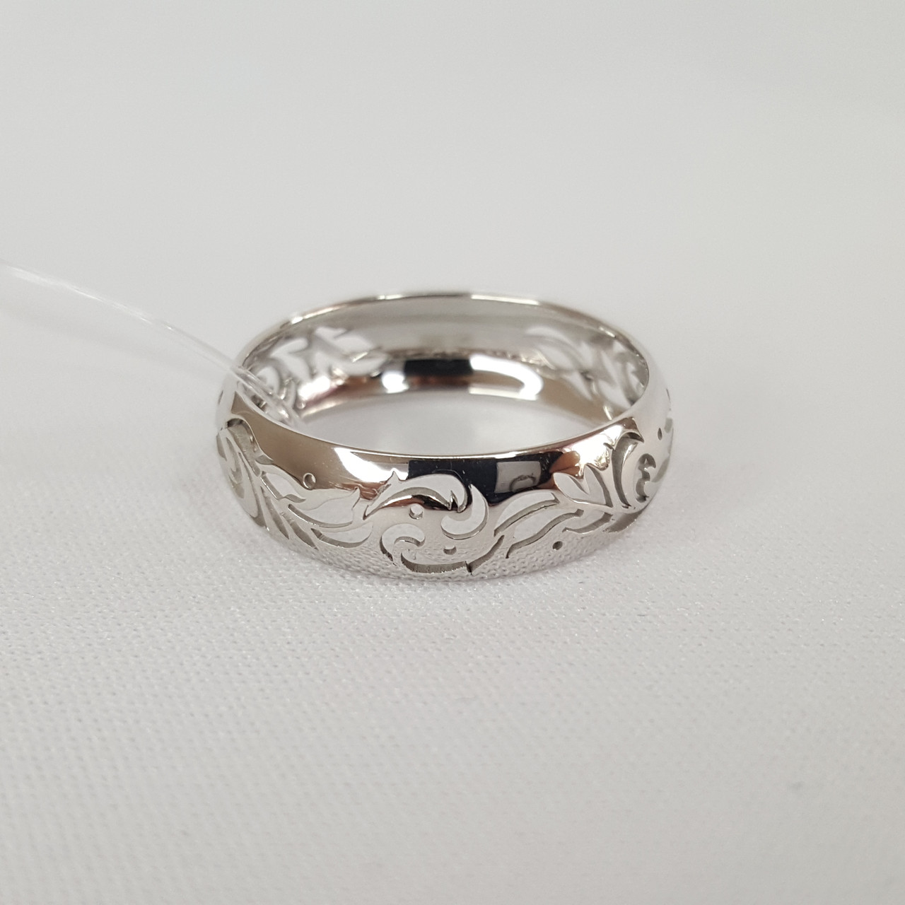 Резное кольцо из серебра - видео на модели