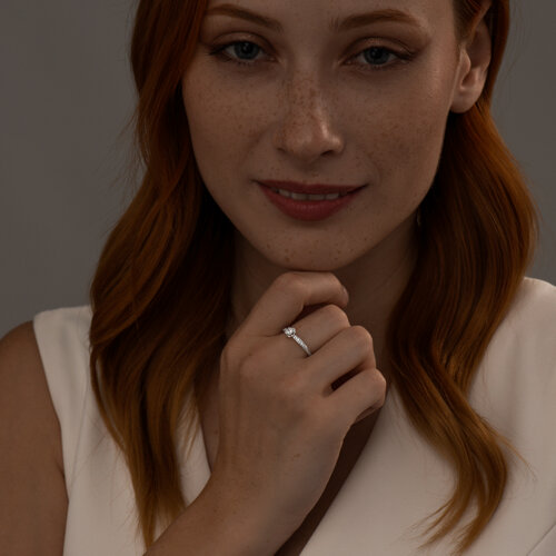 Помолвочное кольцо из серебра с фианитами из серебро — вид 4